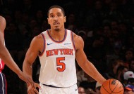 九游-CBA常规赛转会期再迎强敌，纽约尼克斯单刀错失，主帅态度：信心回归，纪律约束更严格的简单介绍